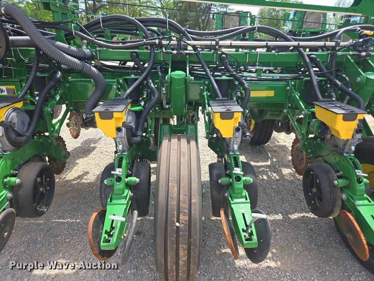 image for item DW1906 2023 John Deere 1775NT no-till planter