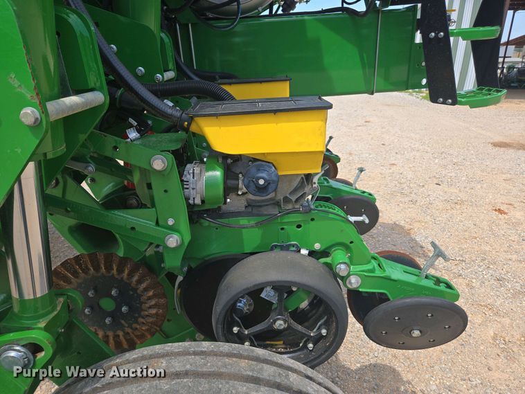 image for item DW1906 2023 John Deere 1775NT no-till planter