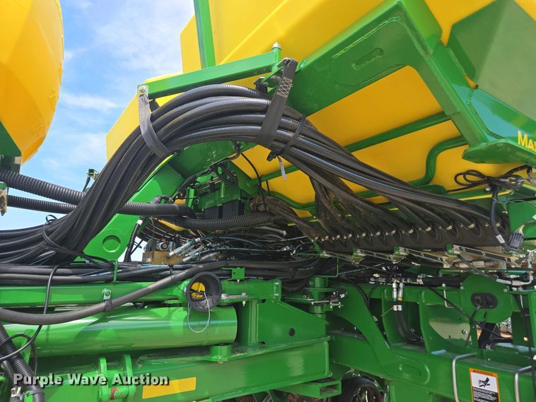 image for item DW1906 2023 John Deere 1775NT no-till planter