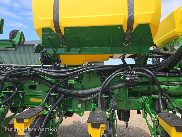 image for item DW1906 2023 John Deere 1775NT no-till planter