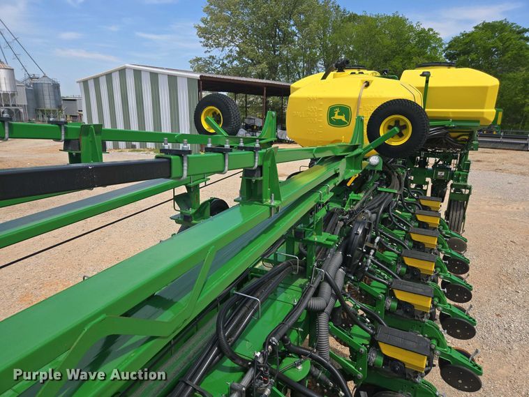 image for item DW1906 2023 John Deere 1775NT no-till planter