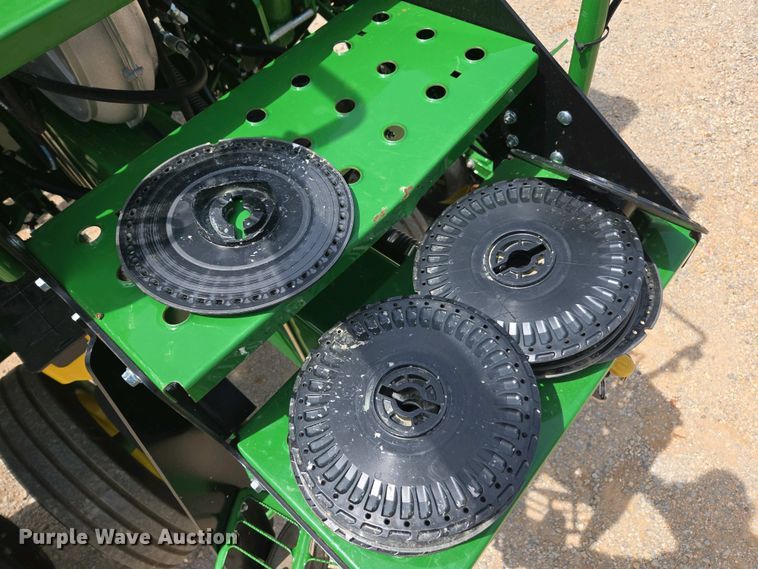 image for item DW1906 2023 John Deere 1775NT no-till planter