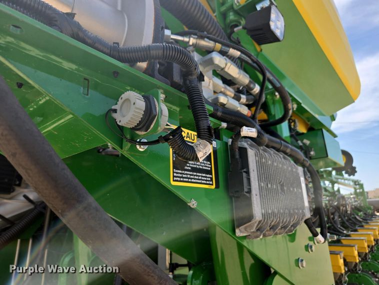 image for item DW1906 2023 John Deere 1775NT no-till planter