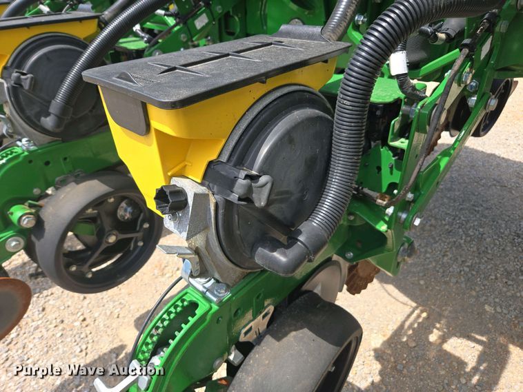 image for item DW1906 2023 John Deere 1775NT no-till planter