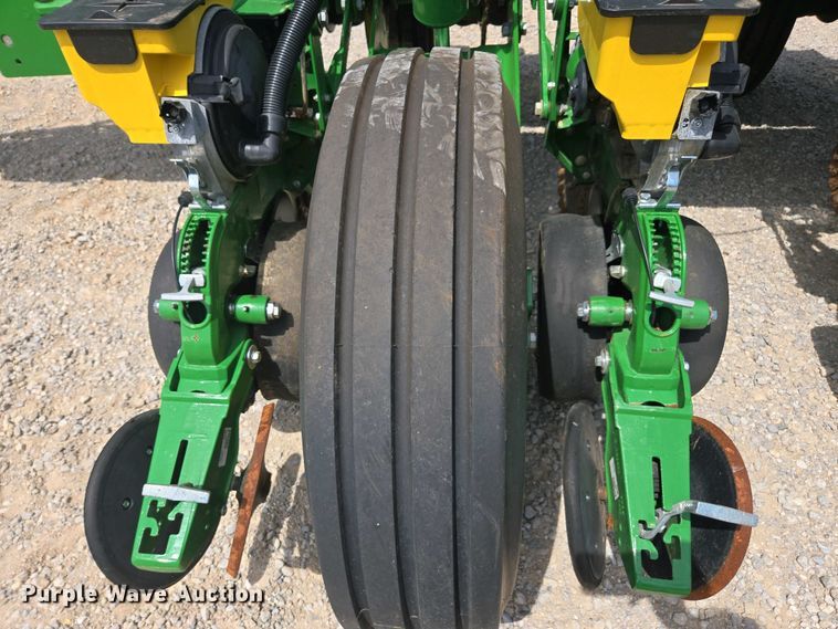 image for item DW1906 2023 John Deere 1775NT no-till planter