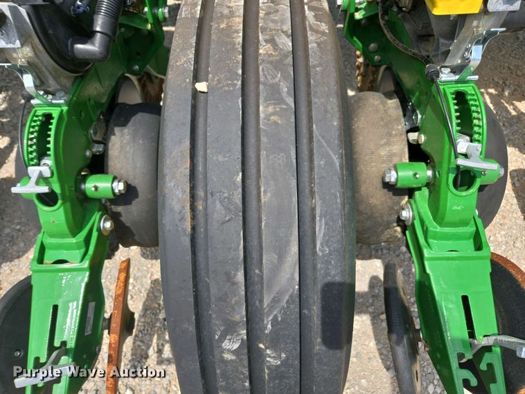 image for item DW1906 2023 John Deere 1775NT no-till planter