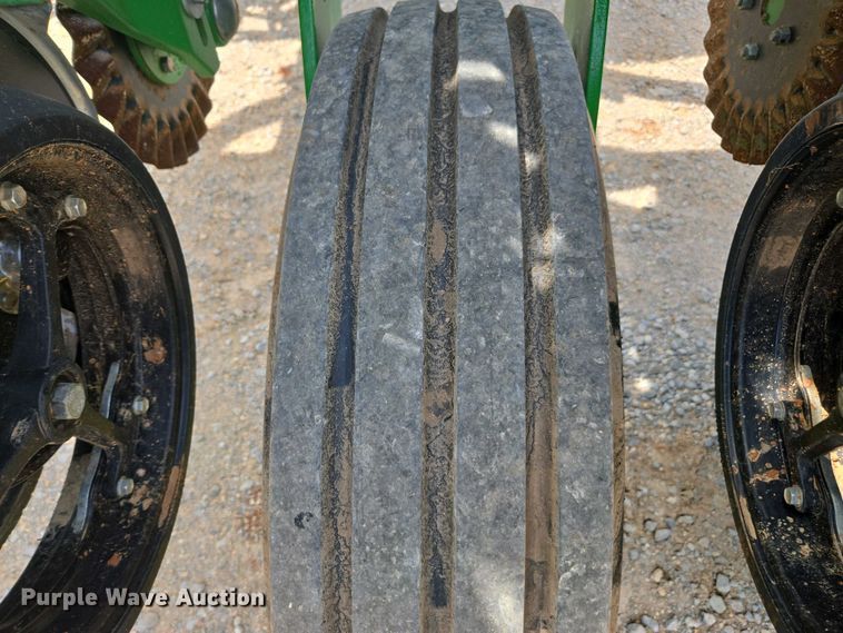 image for item DW1906 2023 John Deere 1775NT no-till planter