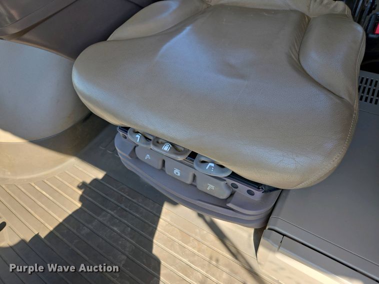 image for item DW1907 2016 John Deere 9570RX 4WD tractor