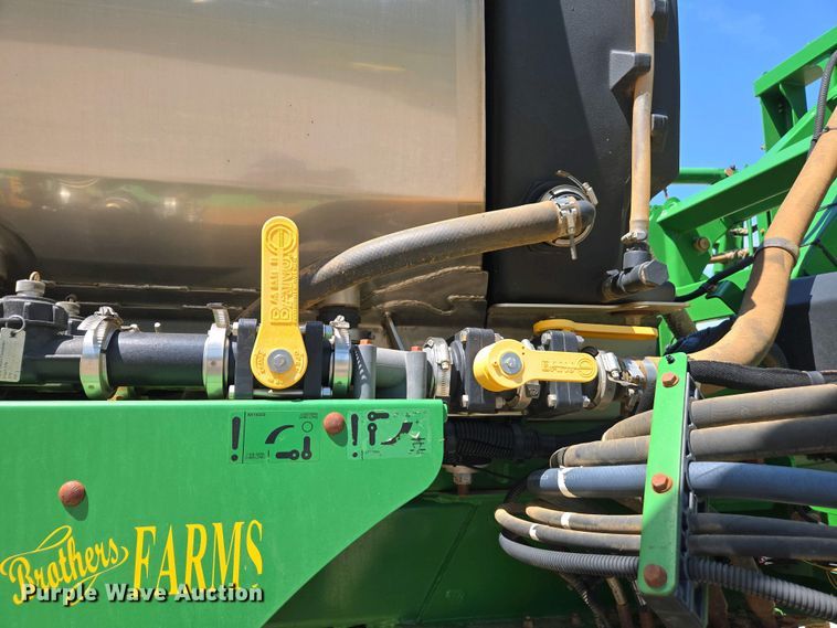 image for item DW1908 2018 John Deere R4038 sprayer
