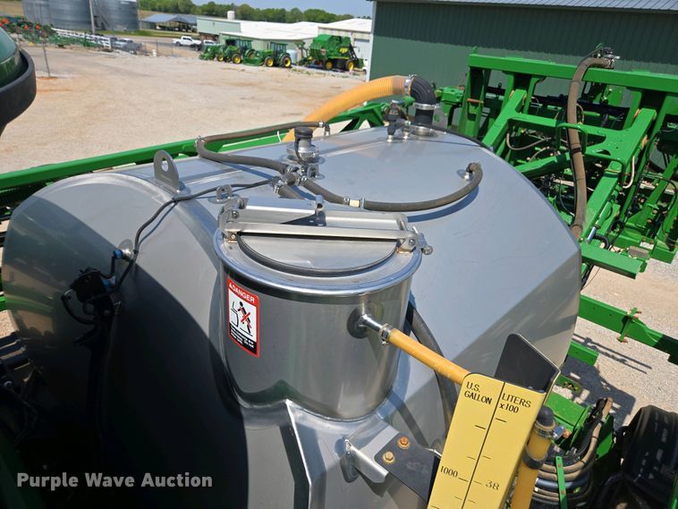image for item DW1908 2018 John Deere R4038 sprayer