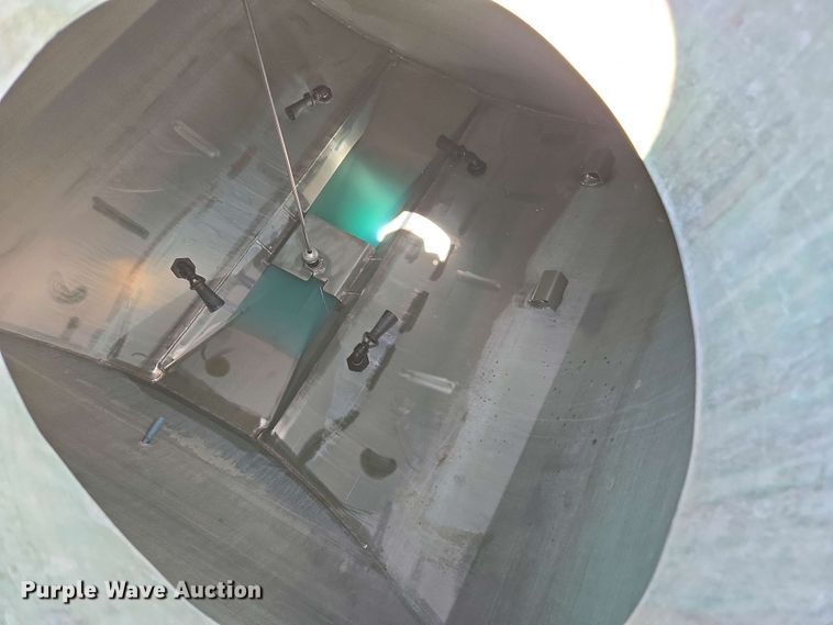 image for item DW1908 2018 John Deere R4038 sprayer