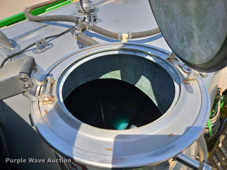 image for item DW1908 2018 John Deere R4038 sprayer