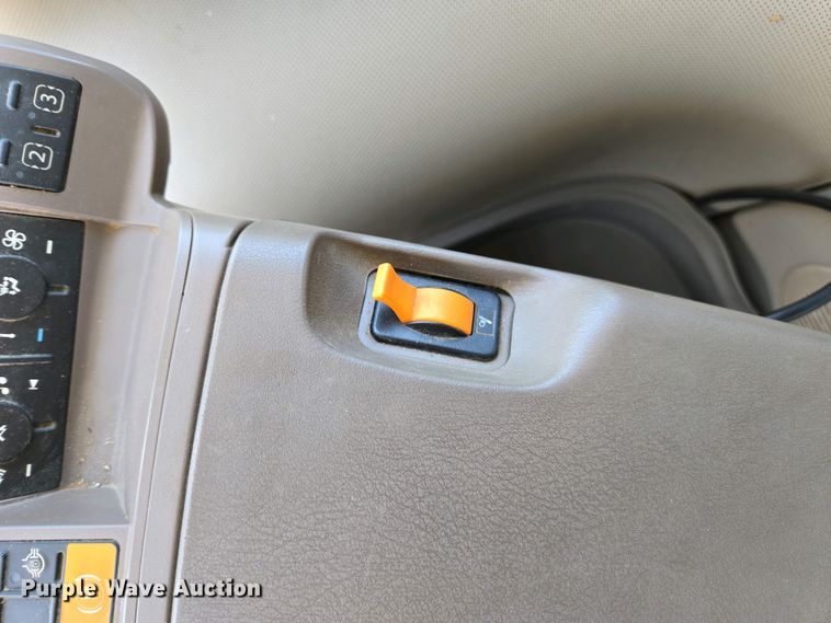 image for item DW1908 2018 John Deere R4038 sprayer