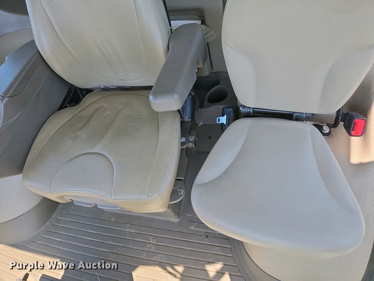 image for item DW1908 2018 John Deere R4038 sprayer