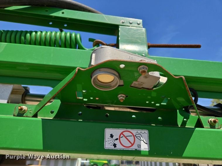 image for item DW1908 2018 John Deere R4038 sprayer