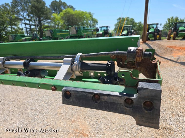 image for item DW1908 2018 John Deere R4038 sprayer