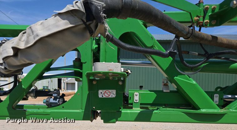 image for item DW1908 2018 John Deere R4038 sprayer