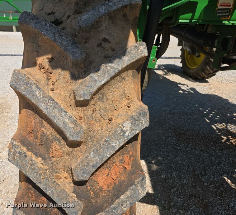 image for item DW1908 2018 John Deere R4038 sprayer