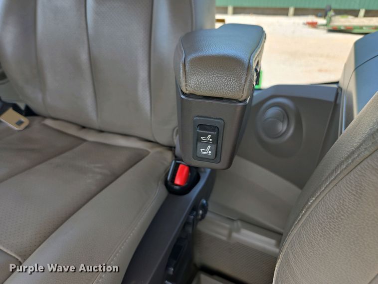 image for item DW1909 2021 John Deere 8R340 MFWD tractor