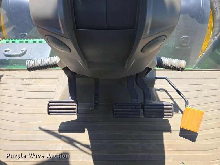 image for item DW1910 2022 John Deere 8R410 MFWD tractor