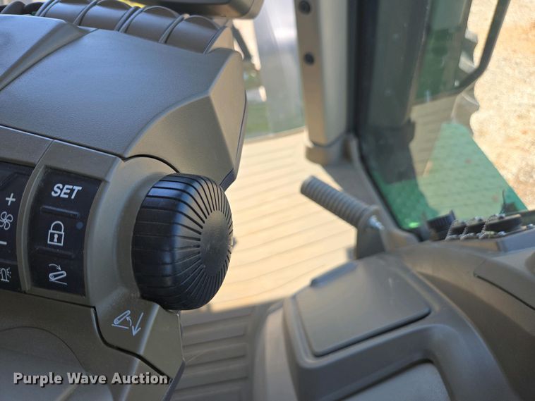 image for item DW1910 2022 John Deere 8R410 MFWD tractor