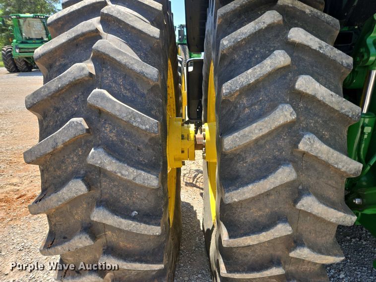 image for item DW1910 2022 John Deere 8R410 MFWD tractor