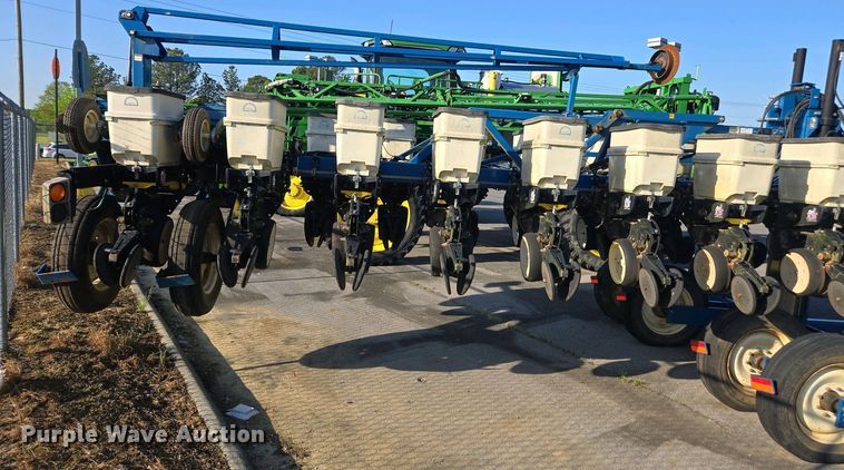 image for item DW1911 2013 Kinze 3600  split row planter