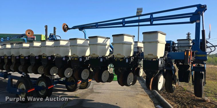 image for item DW1911 2013 Kinze 3600  split row planter