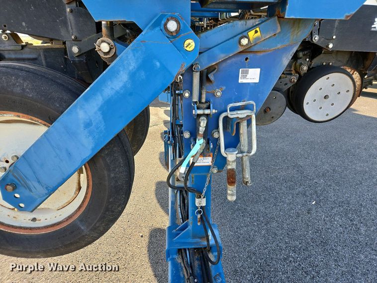 image for item DW1911 2013 Kinze 3600  split row planter