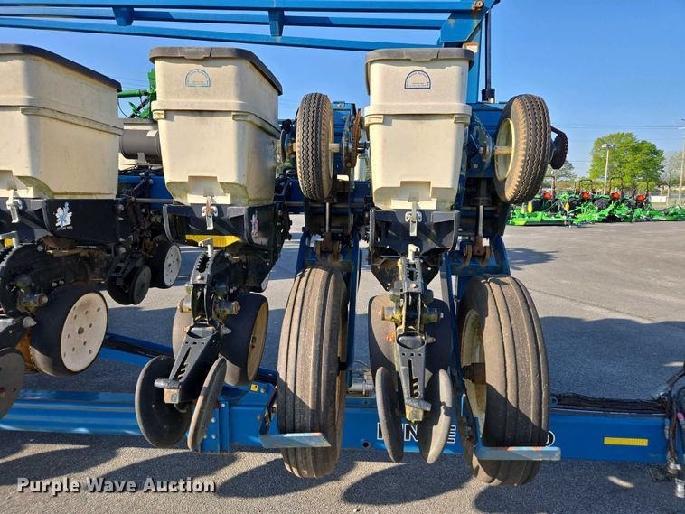 image for item DW1911 2013 Kinze 3600  split row planter