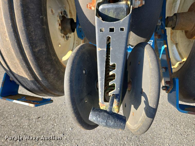 image for item DW1911 2013 Kinze 3600  split row planter