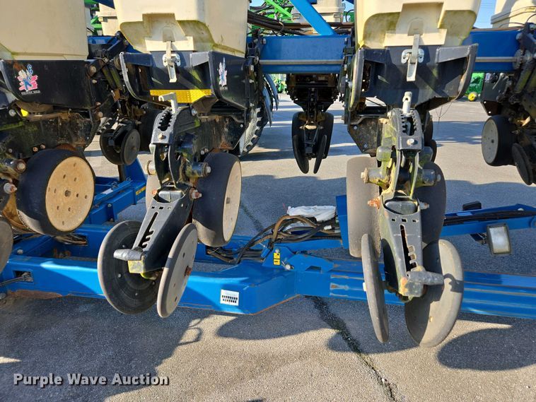 image for item DW1911 2013 Kinze 3600  split row planter