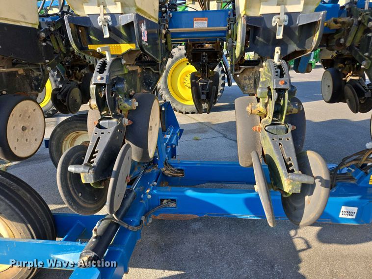 image for item DW1911 2013 Kinze 3600  split row planter