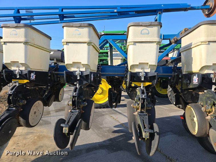 image for item DW1911 2013 Kinze 3600  split row planter