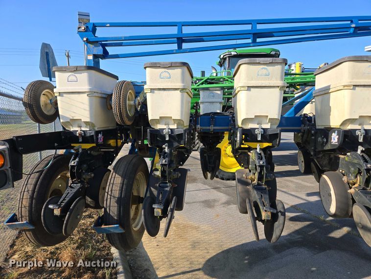 image for item DW1911 2013 Kinze 3600  split row planter