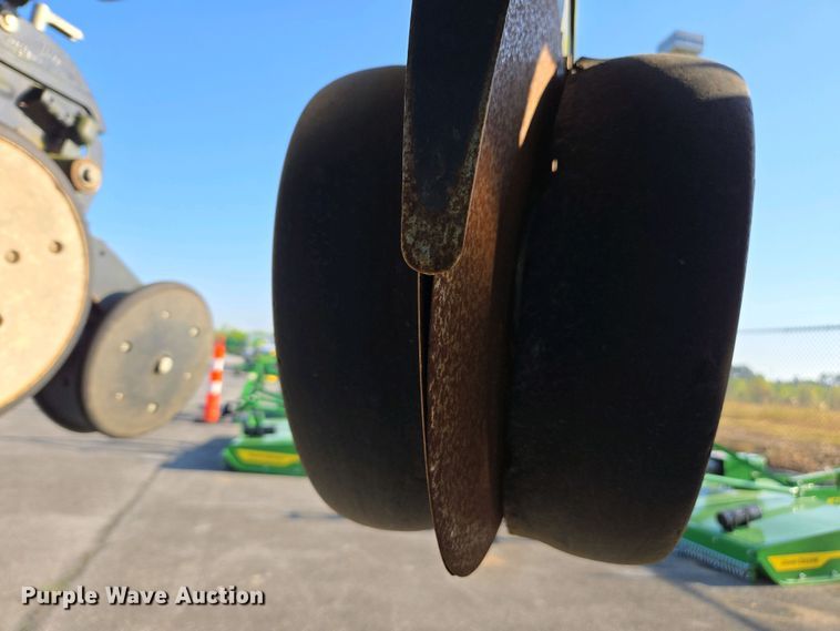 image for item DW1911 2013 Kinze 3600  split row planter