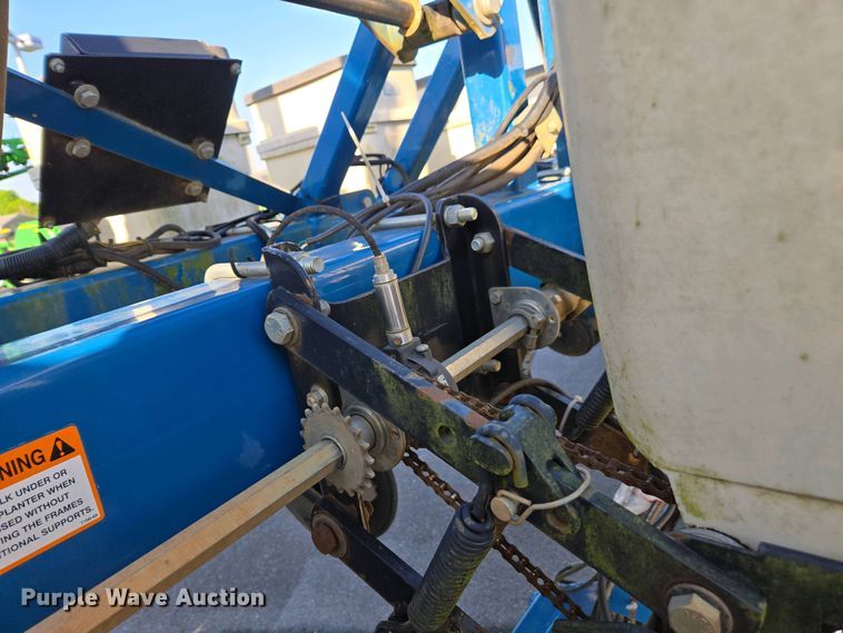 image for item DW1911 2013 Kinze 3600  split row planter