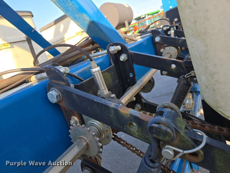 image for item DW1911 2013 Kinze 3600  split row planter