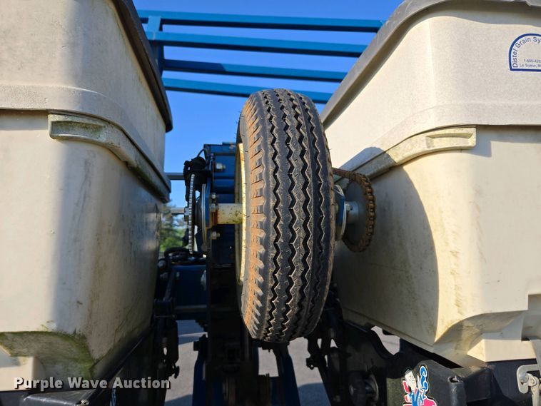 image for item DW1911 2013 Kinze 3600  split row planter