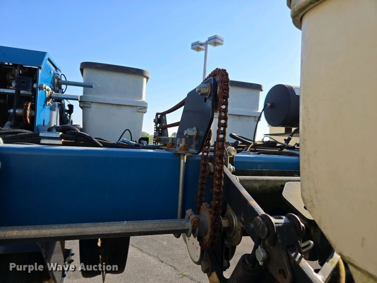 image for item DW1911 2013 Kinze 3600  split row planter