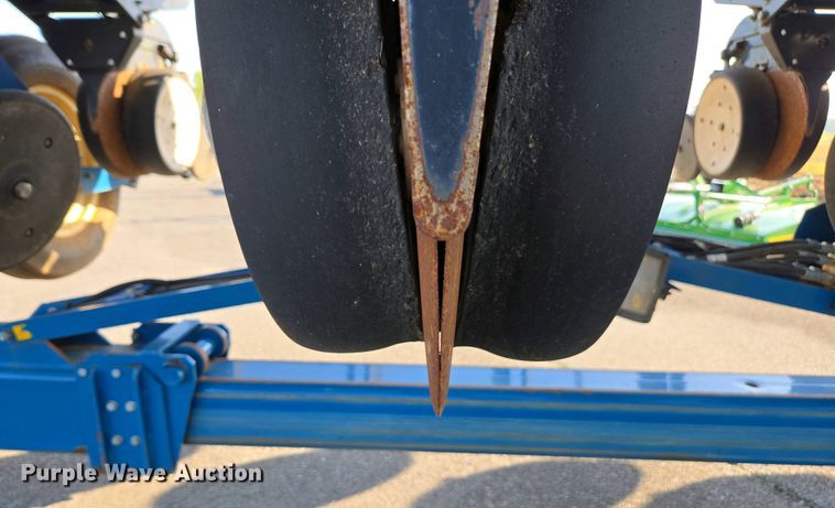 image for item DW1911 2013 Kinze 3600  split row planter