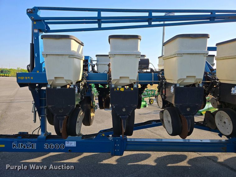 image for item DW1911 2013 Kinze 3600  split row planter