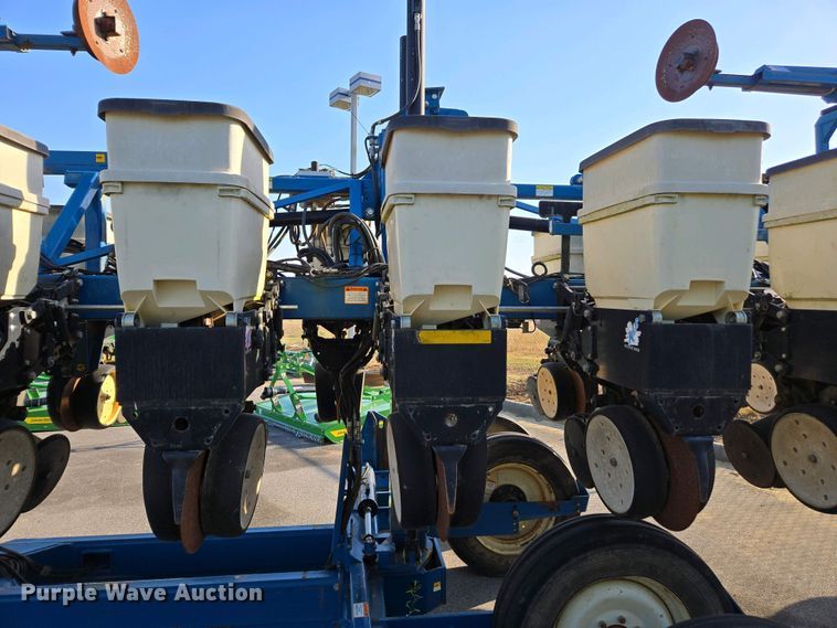 image for item DW1911 2013 Kinze 3600  split row planter