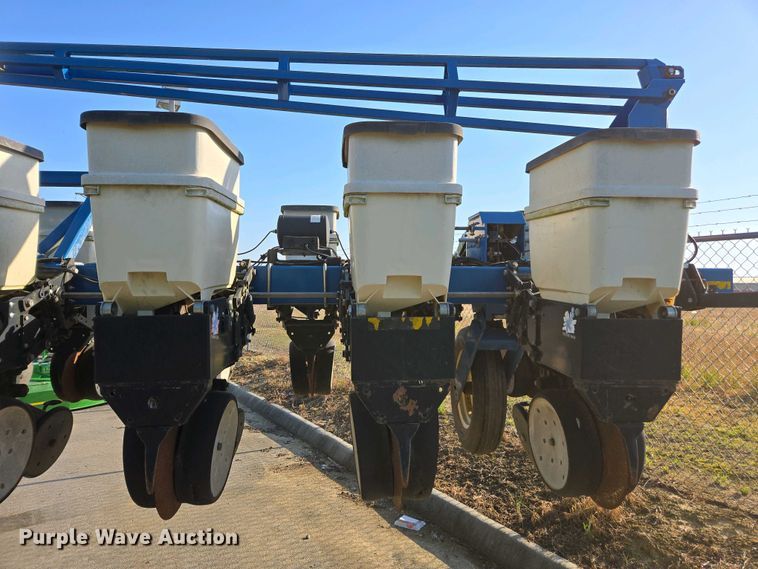 image for item DW1911 2013 Kinze 3600  split row planter