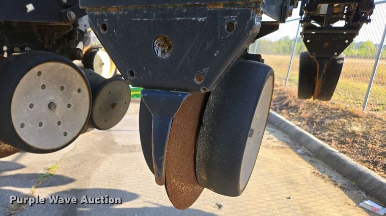 image for item DW1911 2013 Kinze 3600  split row planter