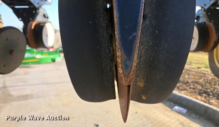 image for item DW1911 2013 Kinze 3600  split row planter