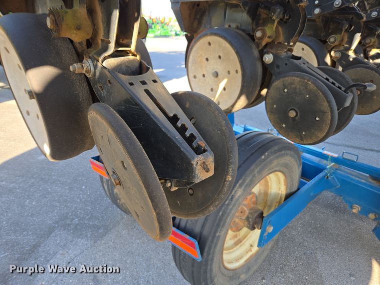 image for item DW1911 2013 Kinze 3600  split row planter