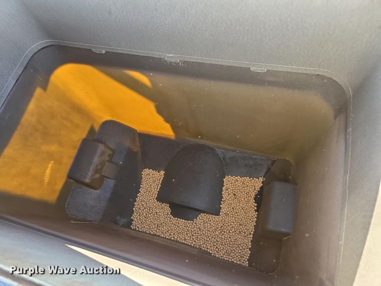 image for item DW1911 2013 Kinze 3600  split row planter