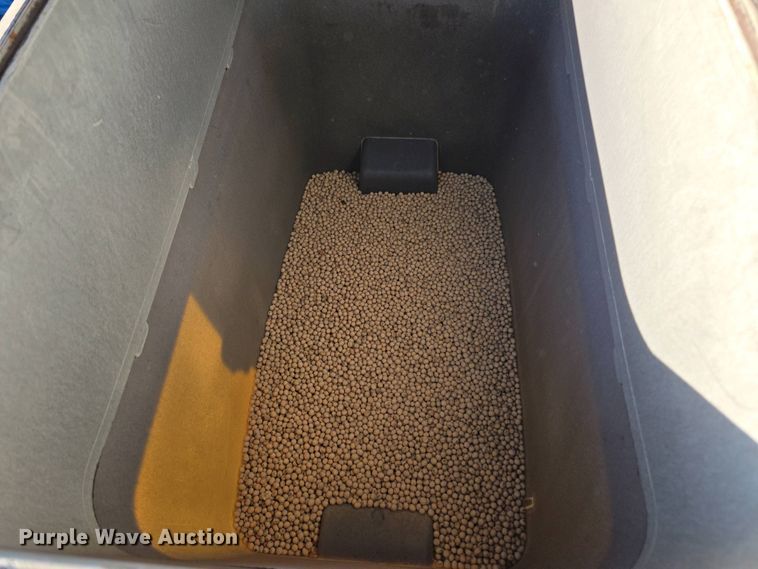 image for item DW1911 2013 Kinze 3600  split row planter