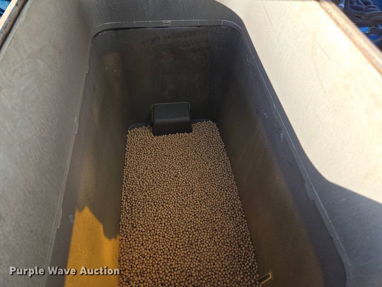 image for item DW1911 2013 Kinze 3600  split row planter